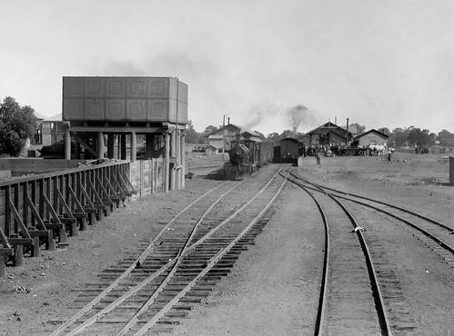 Charleville railway station and yard, passengers on platform